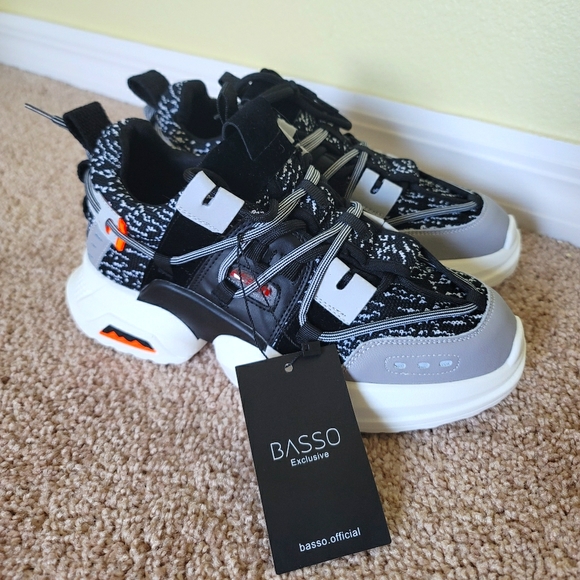 Sneakers - Picture 2 of 5